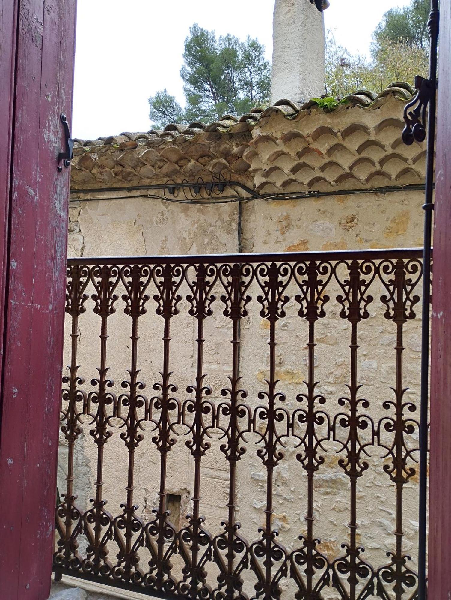 Les Studios De St Guilhem Saint-Guilhem-le-Desert Exterior photo