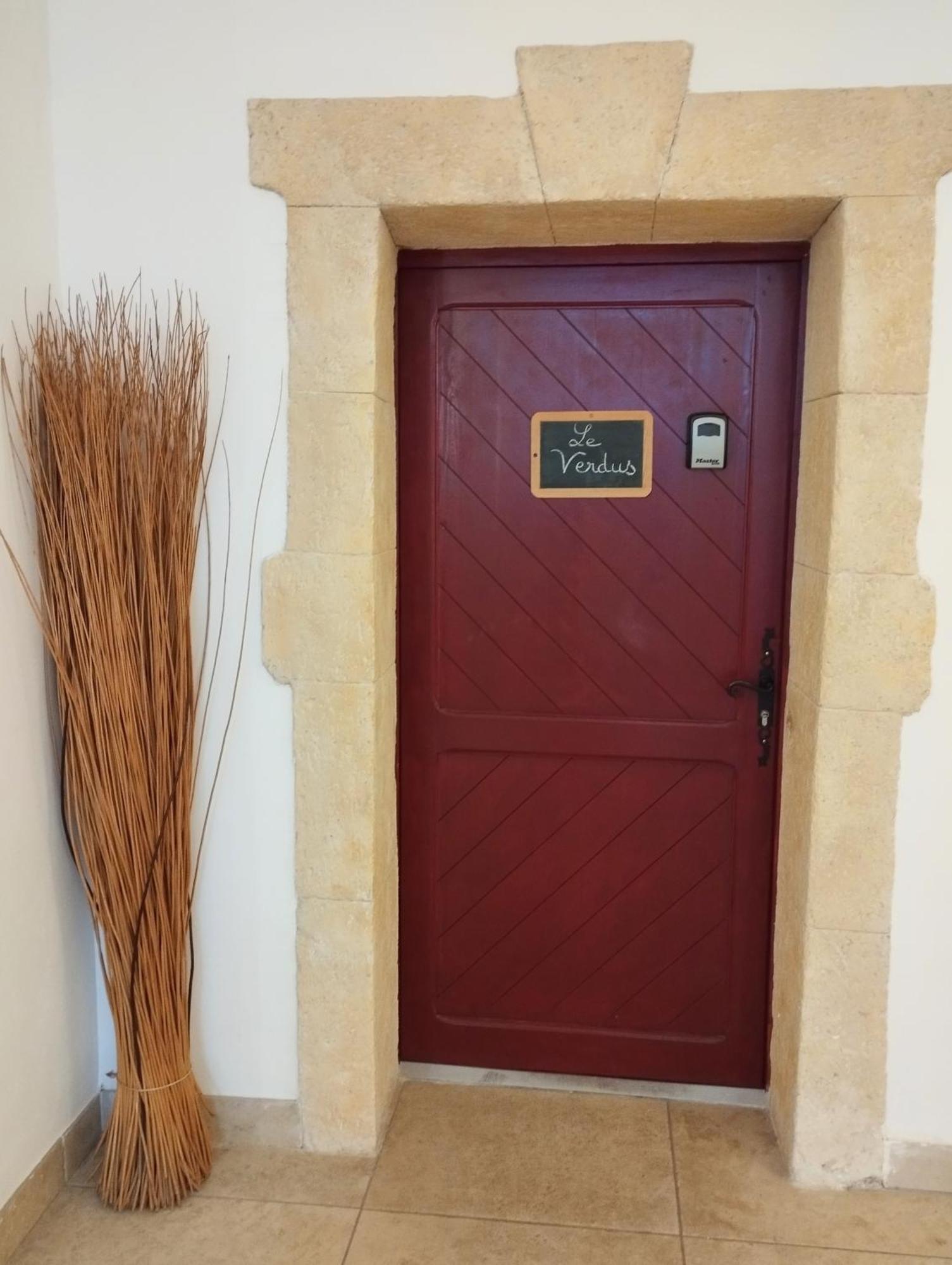Les Studios De St Guilhem Saint-Guilhem-le-Desert Exterior photo