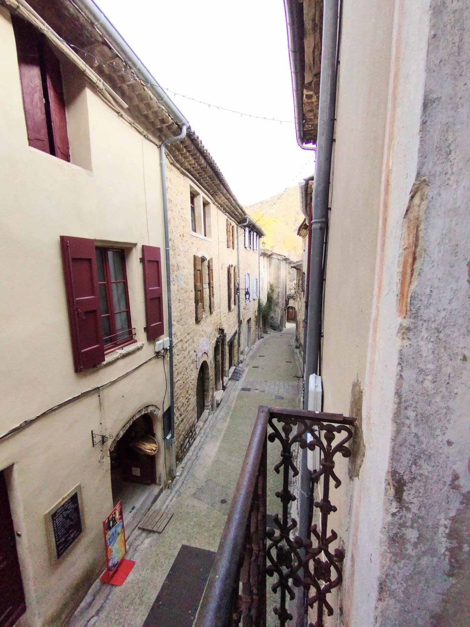 Les Studios De St Guilhem Saint-Guilhem-le-Desert Exterior photo