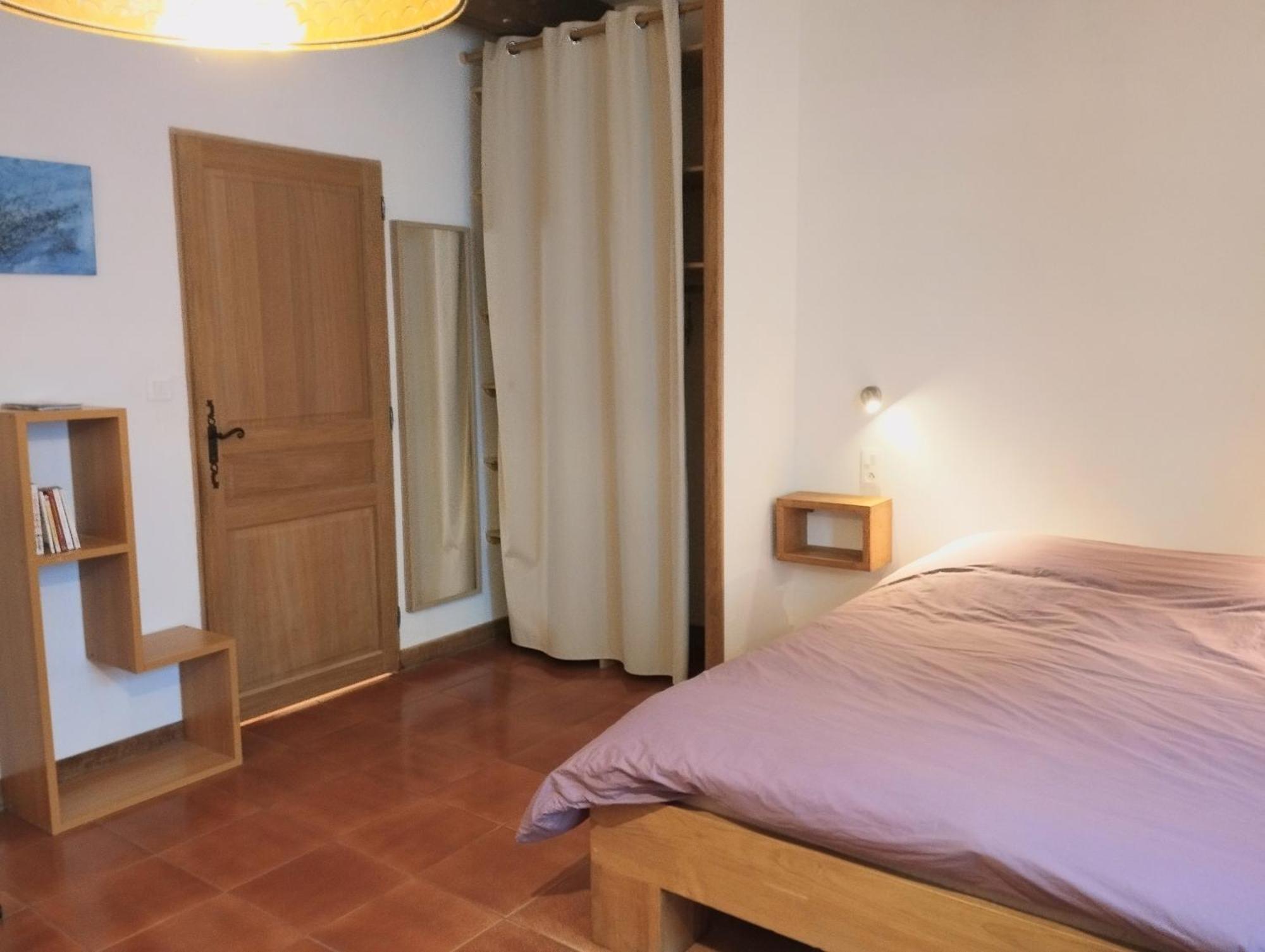 Les Studios De St Guilhem Saint-Guilhem-le-Desert Exterior photo
